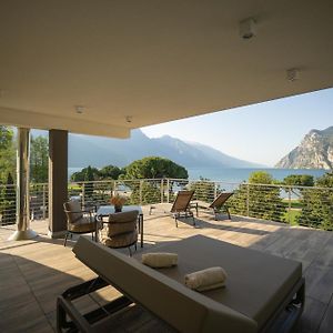 King Suite Lake View Terrace